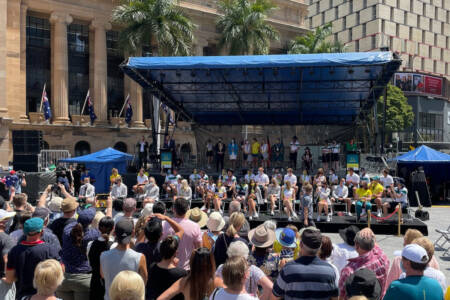 Crowds fill King George Square as Brisbane welcomes home heroes