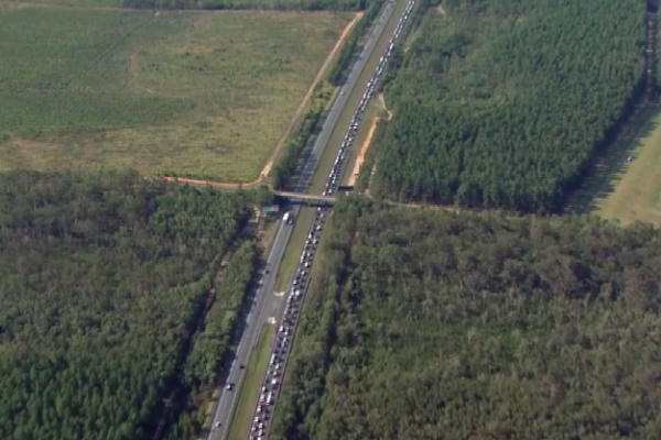 Article image for Long delays on the Bruce Highway as holidaymakers head home