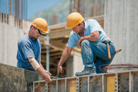 Busy and costly tradies not discouraging renovators
