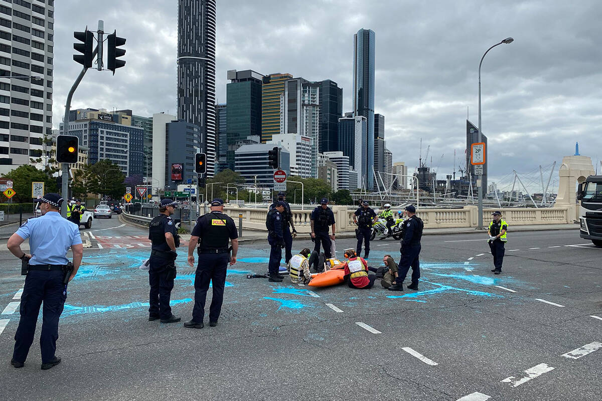 Article image for Canoe brings peak-hour traffic to standstill on William Jolly Bridge 