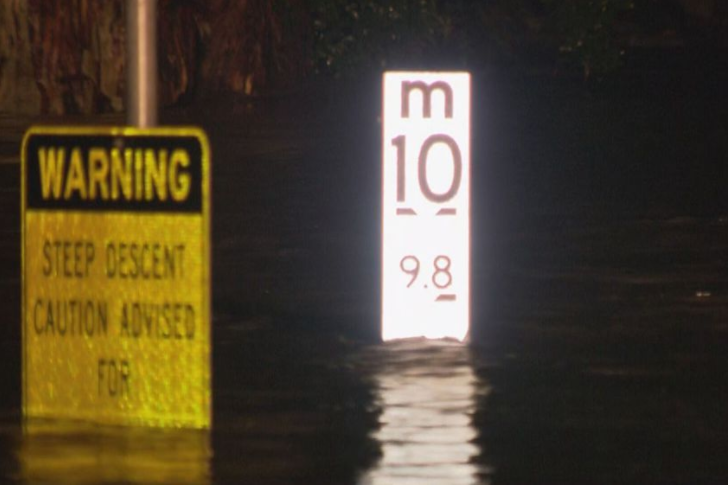 Article image for Hundreds evacuated from homes as flood waters peak in Inglewood