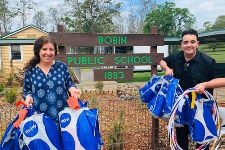 Country music star Jason Owen hits the road again for rural kids