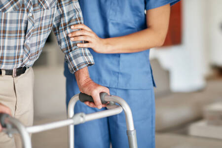 Aged care workers report ‘really worrying’ trend as COVID-19 takes hold 
