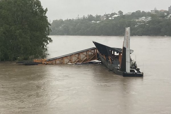 Article image for QLD FLOOD EMERGENCY: Thousands without power as heavy rain batters SEQ