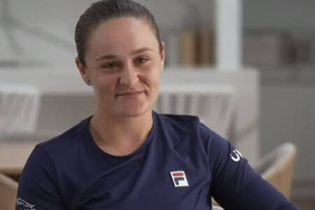 Ash Barty shocks tennis world with retirement announcement