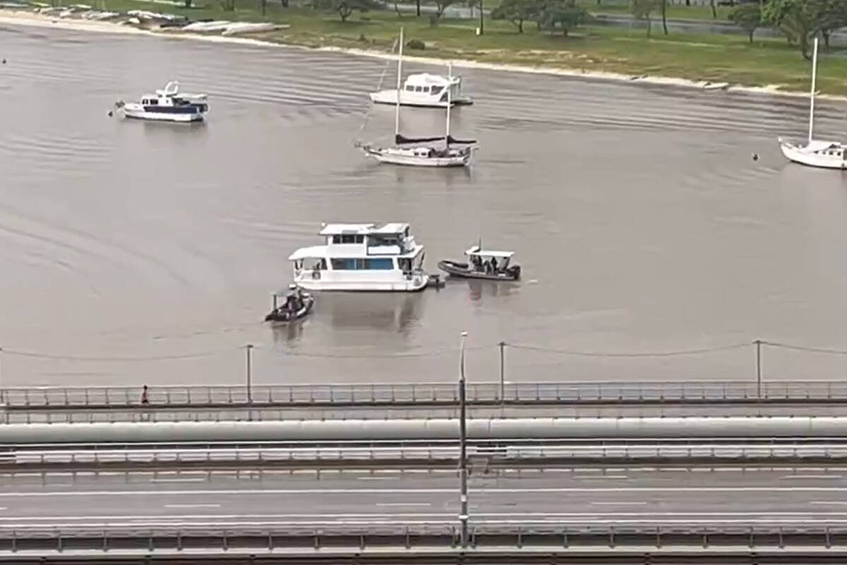 Article image for Houseboat breaks free of moorings on Nerang River