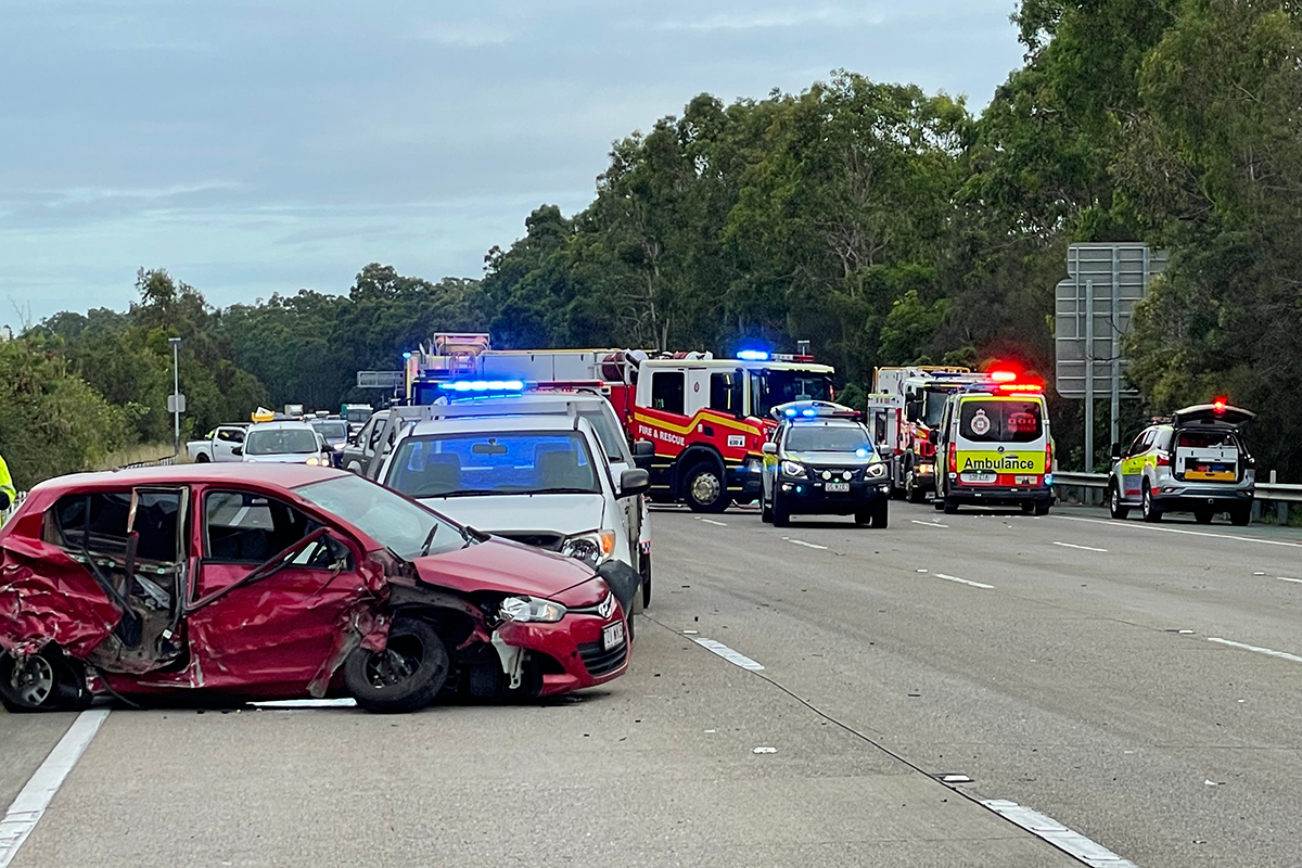 Article image for Man in critical condition after serious truck and four-car crash on M1
