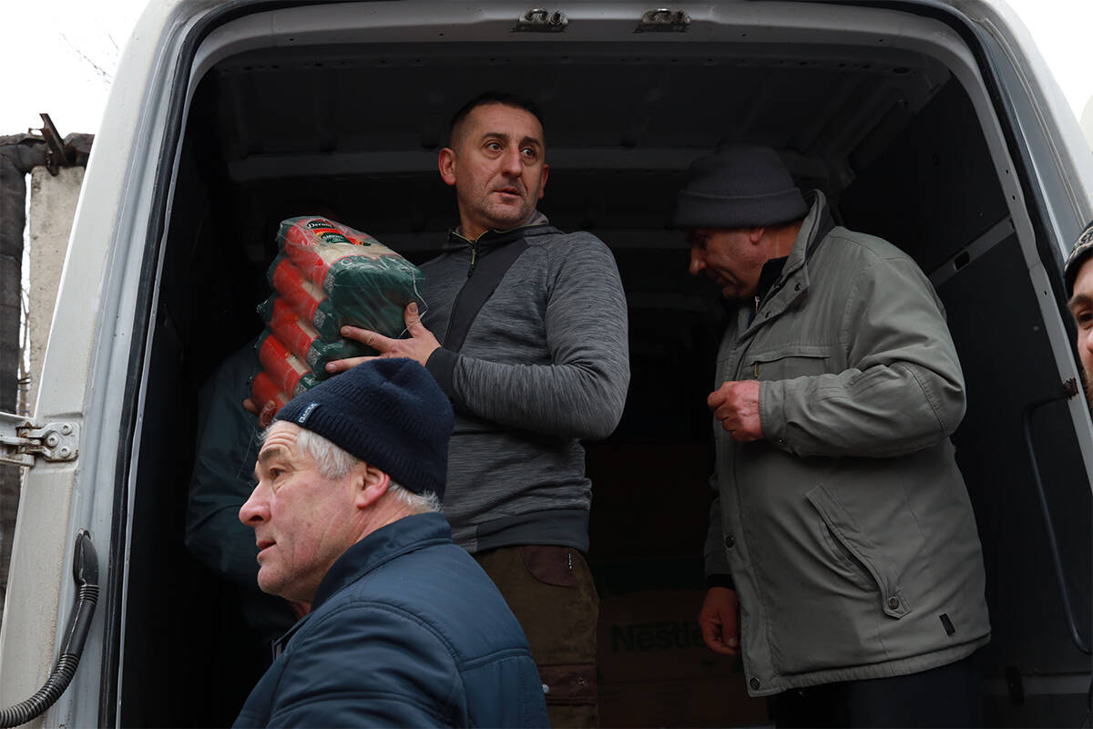 Article image for The chilling scenes from Ukraine’s border as refugee numbers rise to millions