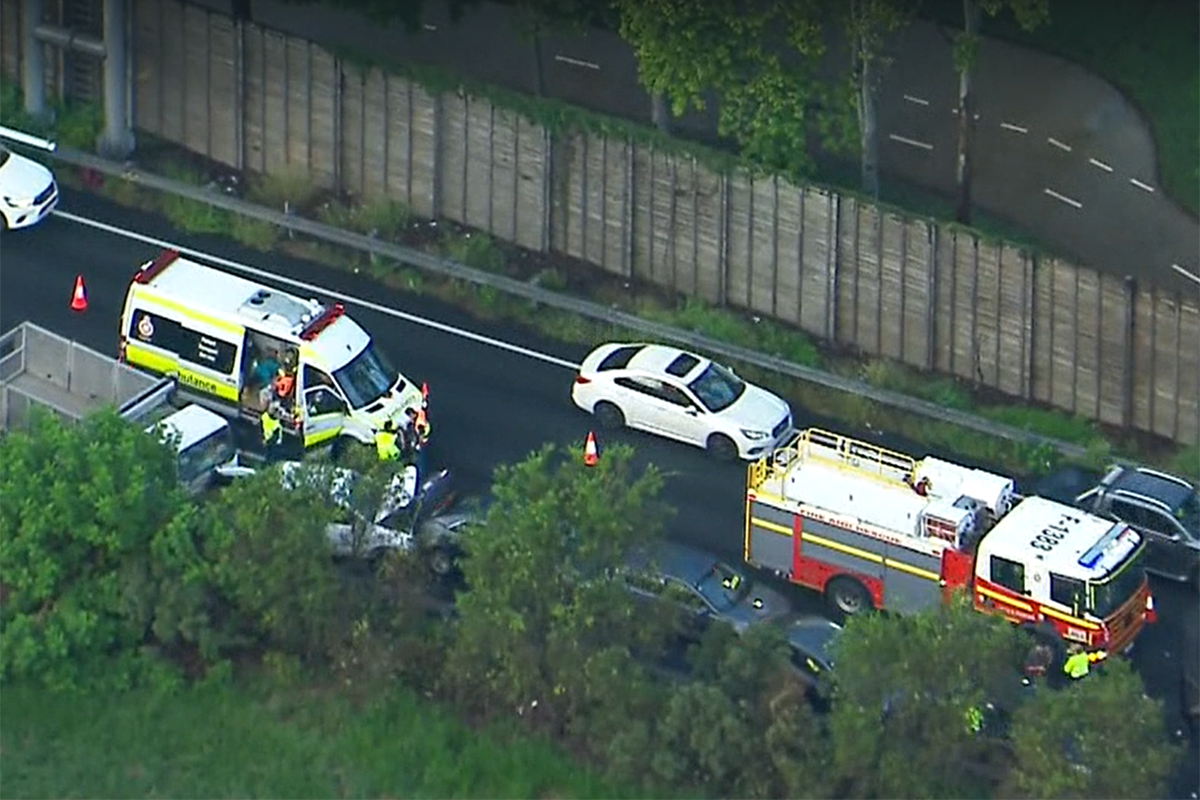 Article image for Huge delays as 15-vehicle crash closes inbound lanes on Pacific Motorway