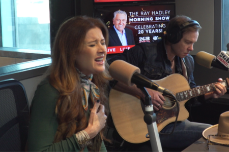 Aussie country music duo’s emotional in-studio performance
