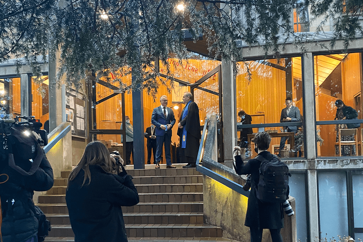 Article image for Federal politicians arrive at church service ahead of parliament