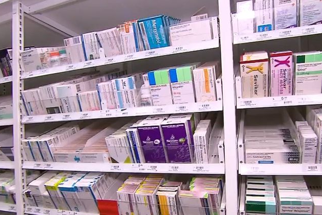 Article image for Hundreds of drugs missing from shelves amid critical medicine shortage