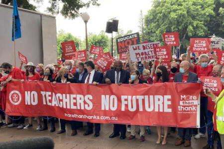 Plan to link teacher pay rises to time spent working in schools