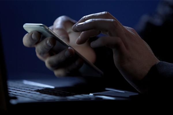Article image for How a top racehorse trainer lost nearly $100,000 in an online sting
