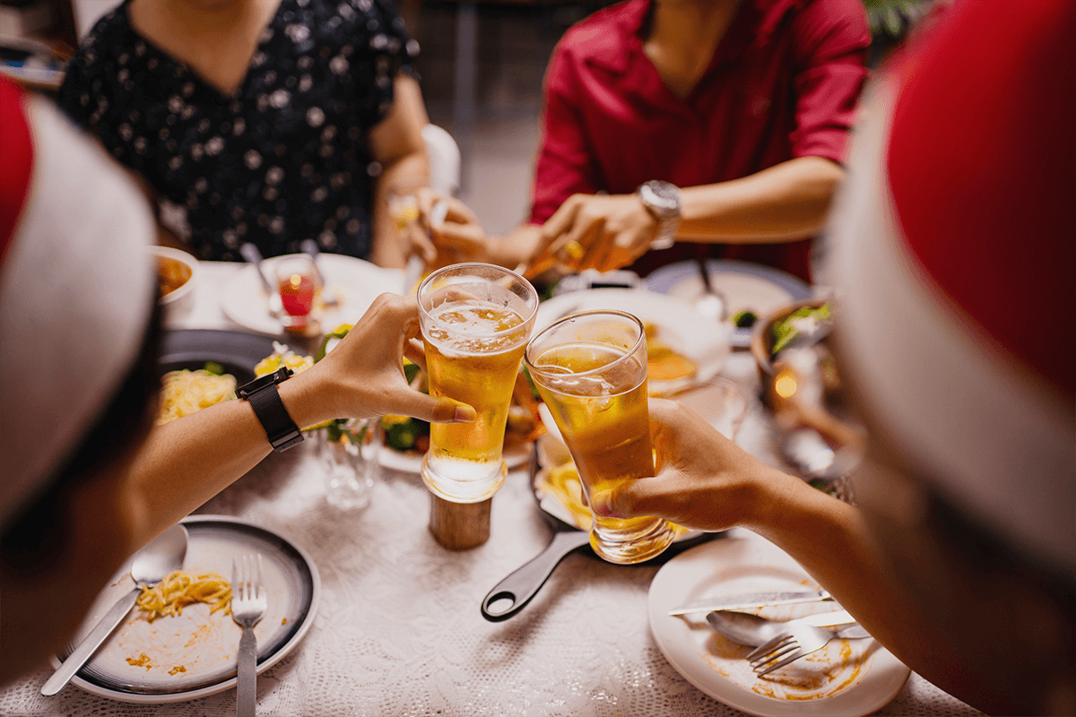 Christmas Day pub lunches booking out in record numbers in Qld