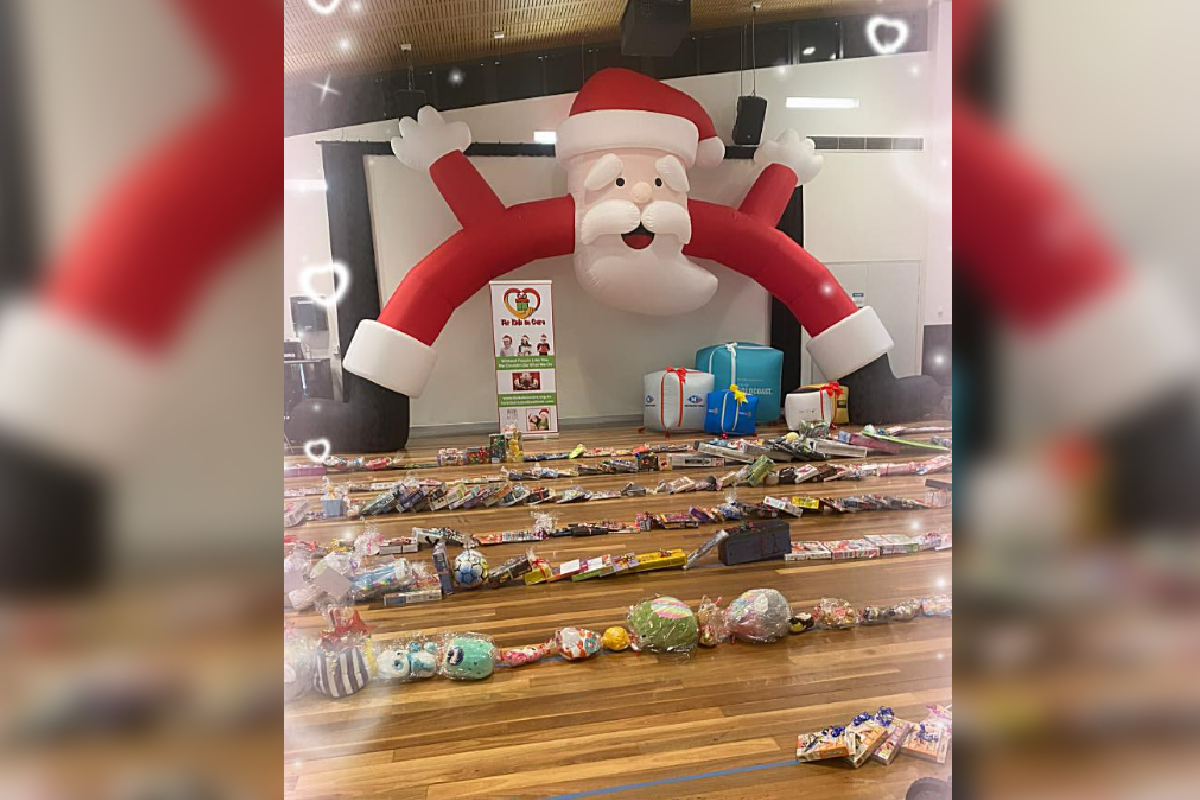 Article image for Gold Coast charity sets new world record for Christmas presents lined up