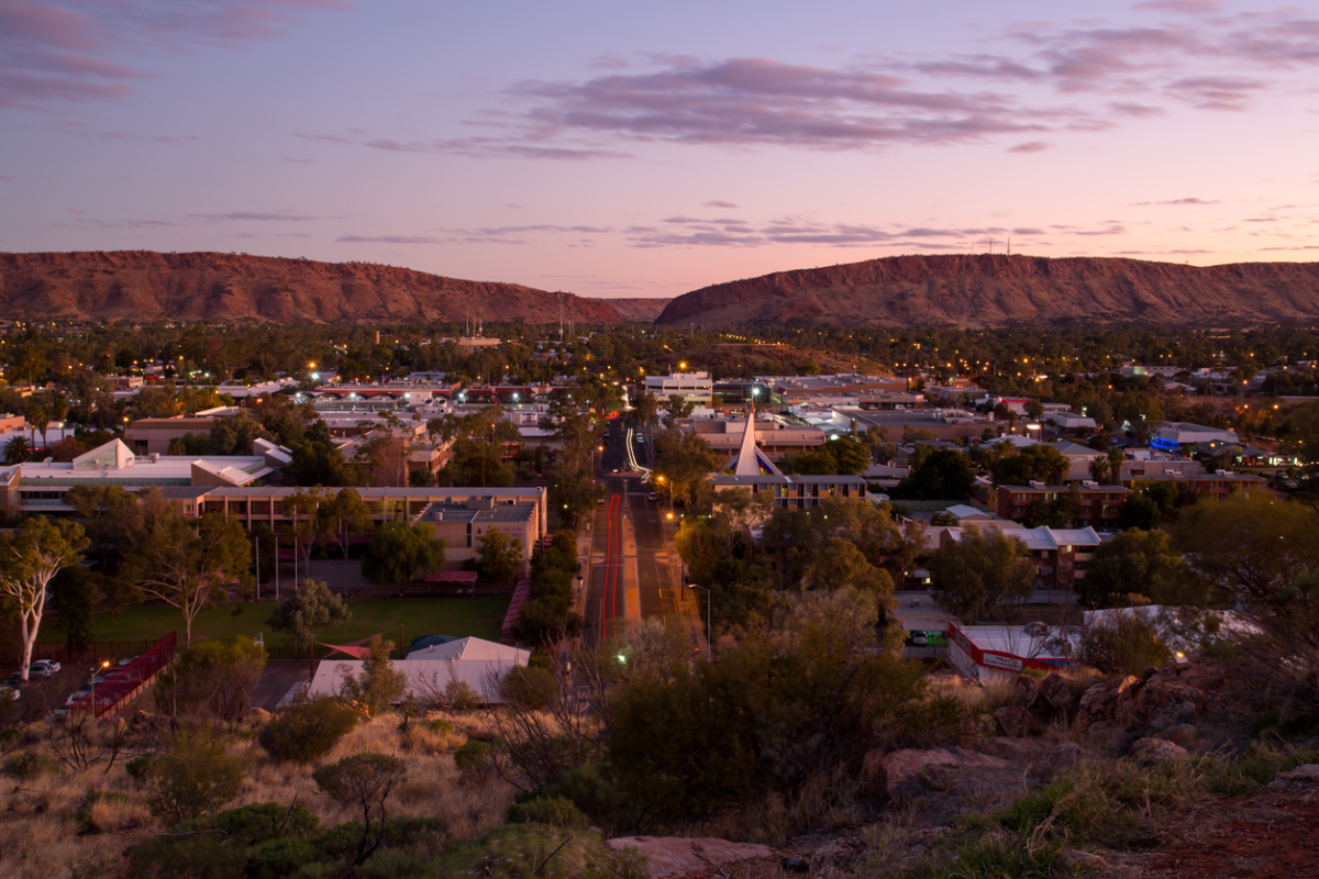 Article image for Thousands turns out for Alice Springs crime meeting over escalation of violence