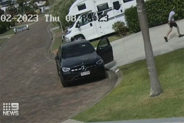 Article image for Police intercept alleged car thieves pursued by Cleveland resident