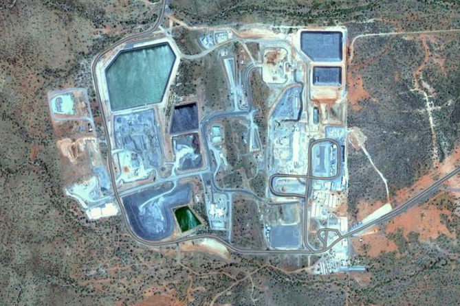 Article image for Search for Dugald River miners continues as rescuers locate ute