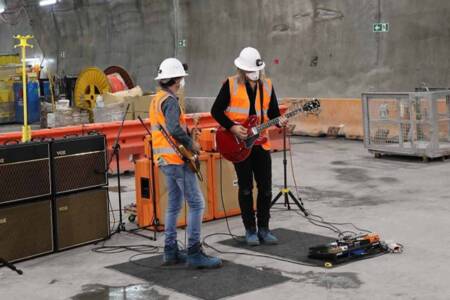 WATCH | Powderfinger guitarists perform exclusive underground gig