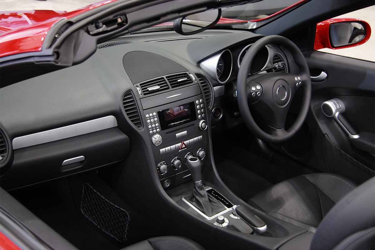 Dr Karl Why that new car smell might actually be bad for you