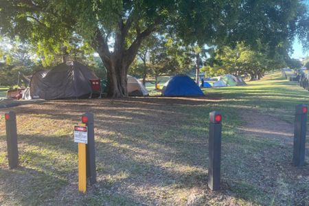 Musgrave Park locals accuse Brisbane City Council of unfairly removing tents