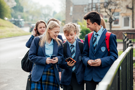 Experts urgently calling for mobile phone ban in Qld schools