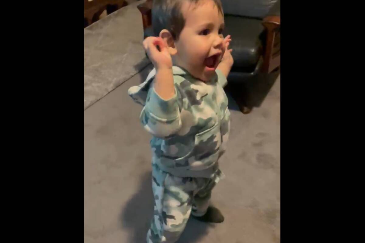 Article image for VIDEO – Tommy takes first solo steps