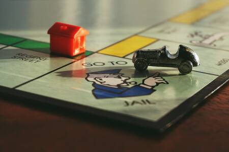 The mathematical strategy to win any board game