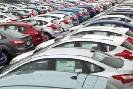 Aussies treat themselves to new cars despite cost of living crisis