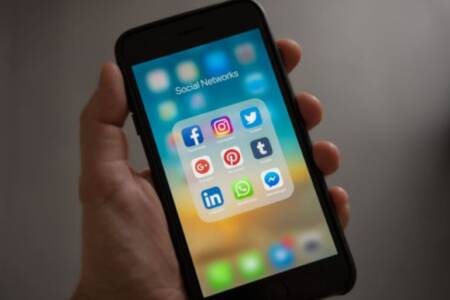 Should social media be banned for kids?