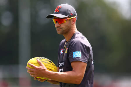 ‘Battle of the mids’: Suns assistant coach talks game plan as Gold Coast prepare to take on the Dockers