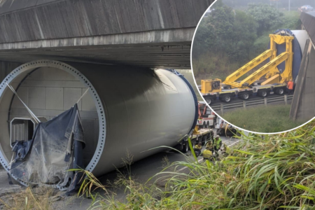 BREAKING: Truck carrying wind turbine strikes Mount Crosby Bridge