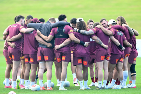 Queensland team band together around Maroons skipper ahead of decider