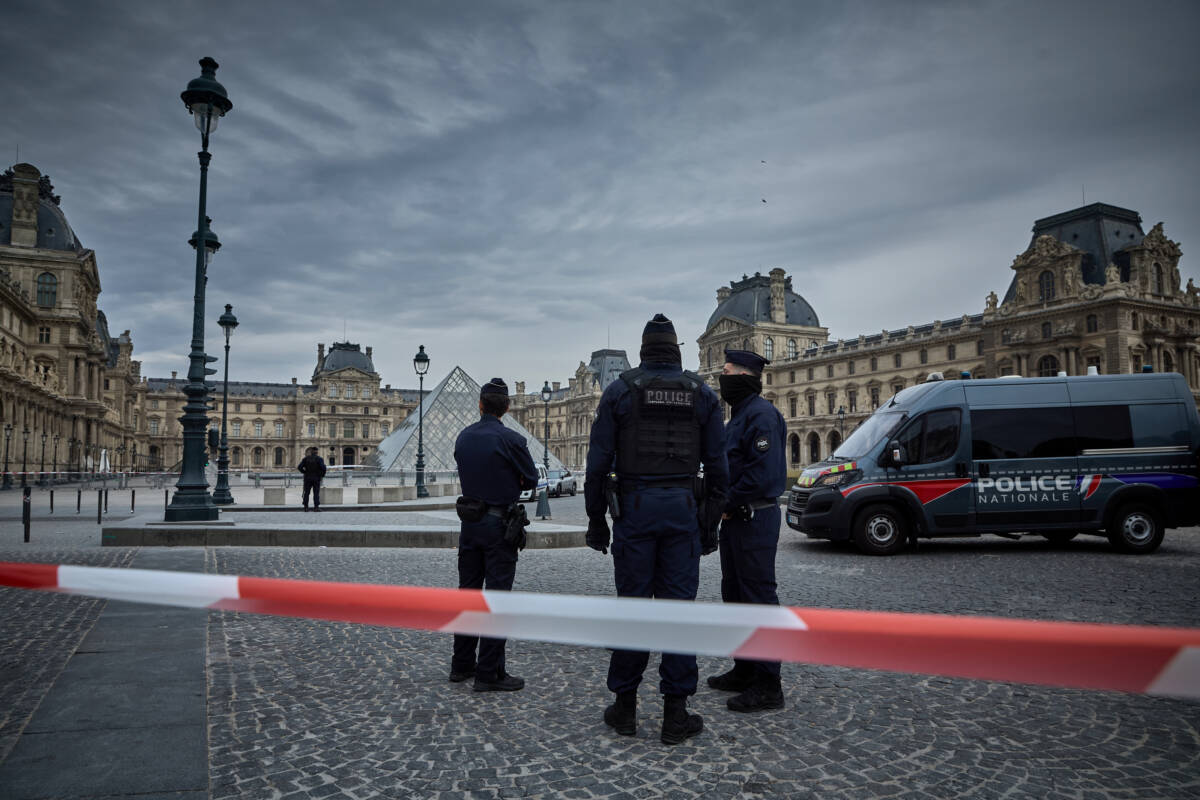 Article image for Crown jewels stolen from Louvre in lightning-fast heist