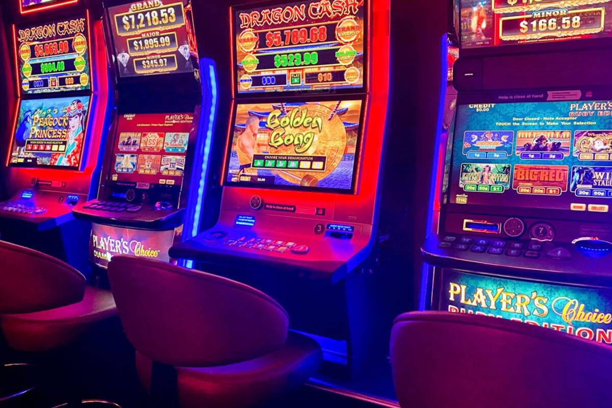 Article image for Jason Matthews calls for ban on ATMs in venues with pokie machines