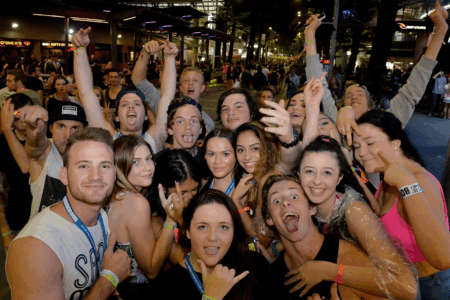 Knocking out the coward punch: Boxing legend’s message to schoolies