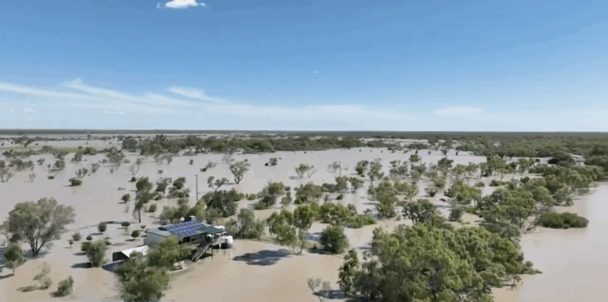 Longreach Mayor provides update as floodwaters creep into town