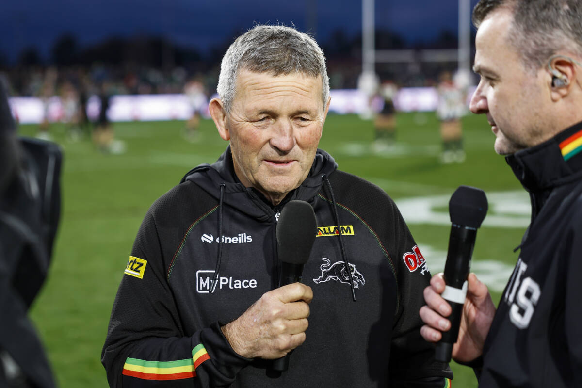 Article image for Penrith legend Royce Simmons walks 320km to honor late John Farragher