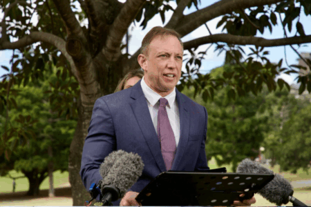 Steven Miles sinks in polls as Redlands Mayor faces by-election